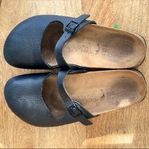 Mary Jane clogs in black. Size 38 women’s.